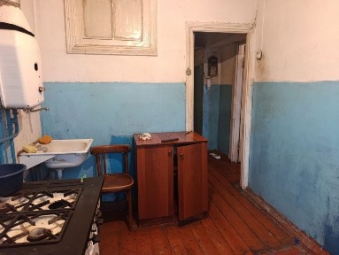 Арбат 1 комн. 2эт из 4эт доме Квартира без ремонта. Торг нету