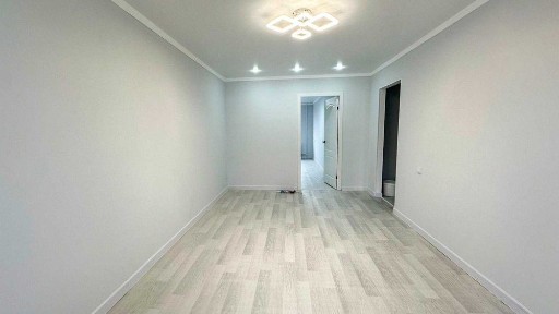 Продам 2 ух комнатную квартиру Империя Алибек