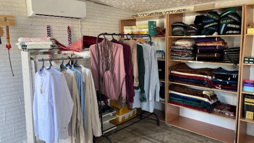 Продаеться магазин киоск с мебелем и кондиционером