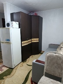 Сдается однокомнатная малогабаритная, квартира. Цена 80000 +комуслуги.