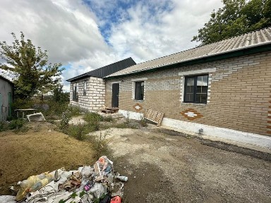 Продам дом с хозпостройками и земельным участком