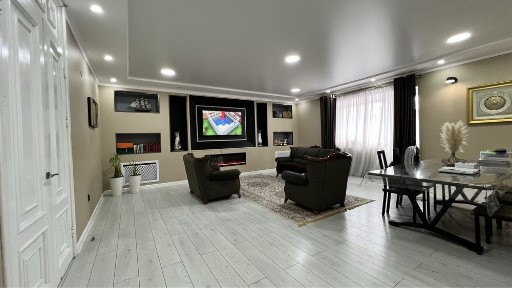 В центре города продаётся 3х этажный 7 комнатный дом по улШевченко 91