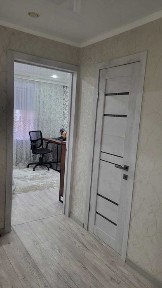 комнатная квартира на среднем этаже