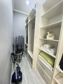 Продается 2ая квартира в центре юга востока.