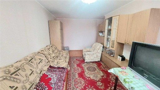 Продам 3 комнатную квартиру 2 микрорайон Республики средний этаж