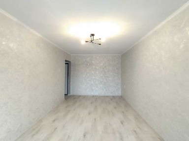 Продается 1 комнатная квартира, в центре, 4 м-он, рядом ТД Гранд