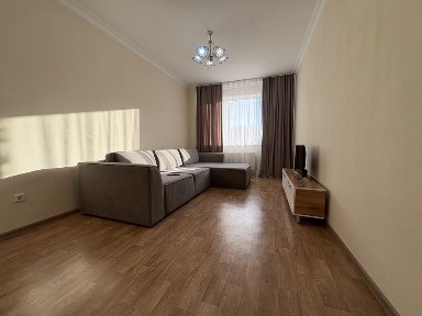 Сдается 1 - ком. на длительный срок, Юго - Восток, полностью меблирована