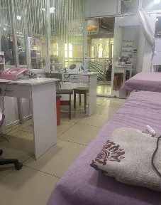 Сдается 2 кушетки в аренду и 2 место маникюра