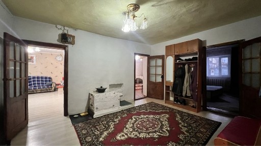 На Царском продается 6 комнатный 2х этажный дом