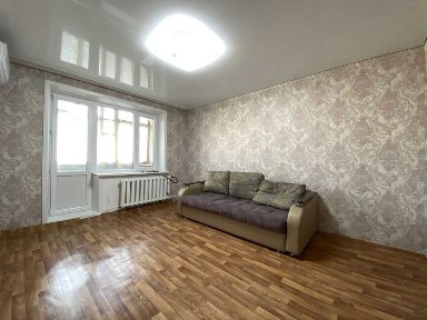 Продам 2-х ком. - на 8 мкр!