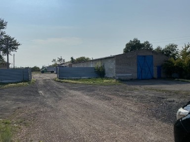 Территория с ангарами и офисными помещениями