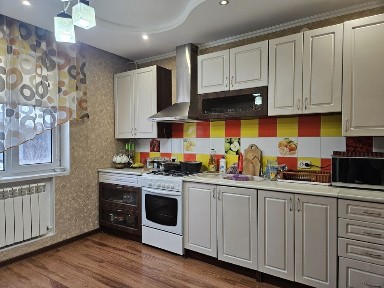 Частный дом микр. Сарытау мансардный, есть большой гараж. Асфальт