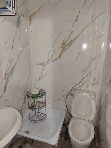 Продам часть дома. В Каскелене. Торг. Дом барачного типа. 1 комн