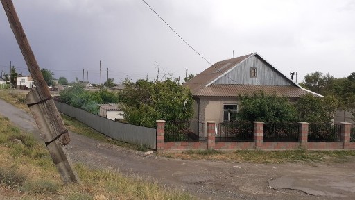 Продам отличный дом можно держать скот место хорошее в хорошем месте м