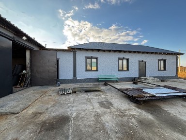 Продаётся сварочный цех с 3-х комнатным частным домом в мкр. Коктем