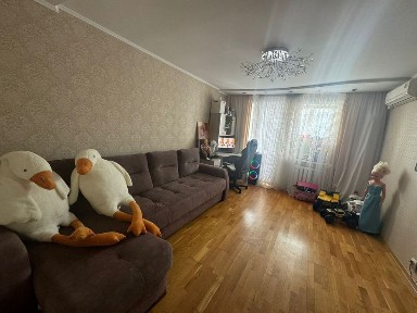 Продам просторную 2 комнатную квартиру в районе ТД Океан.