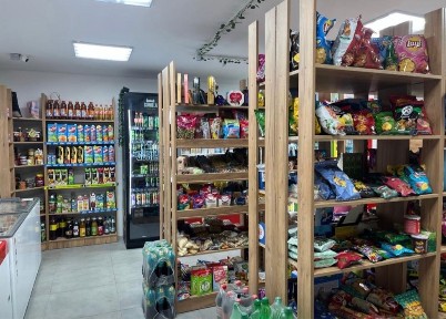 Действующий магазин и свободное помещение