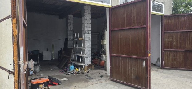 Сдам в аренду помещение под склад или под СТО с 4 стоячным подъемник