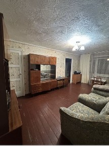 Продам трех комнатную квартиру на площади