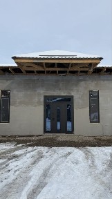 Дом в черновой отделке с высокими потолками (4 метра).