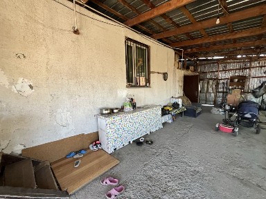 Дом и участок и 2 сарая