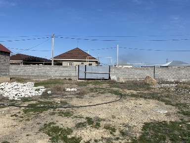 Продается не достроенный дом.