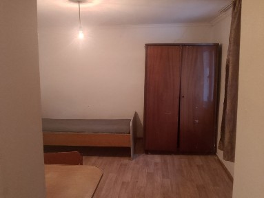 Сдается 2-комнатная времянка, вода, отопление есть, туалет на улице