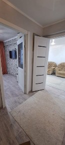 100 тысяч +ком. услуга Сдаётся двух комнатная квартира возле дворца