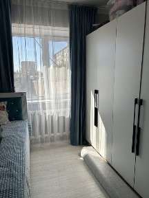 Продается четырехкомнатная квартира переделанная в трешку