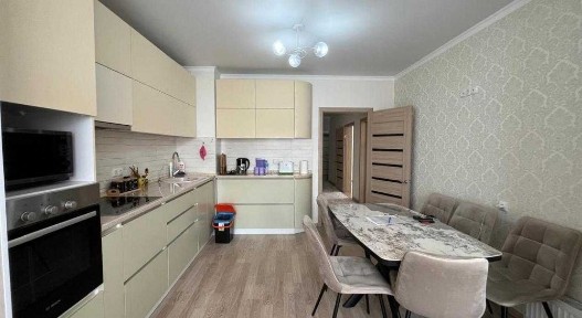 Продается 2-х комнатная квартира по Шахтеров, д. 23/7. Ю-В