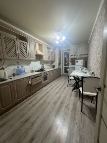 Большая 3комн 93кв. 4 этаж из 7 лифт есть Алтын Арман