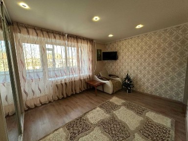 Продается 1 комнатная квартира улучшенной планировки в районе КЖБИ