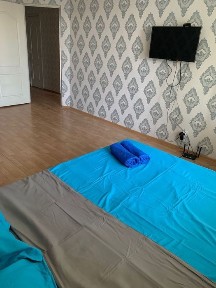 Сдается 1 комнатная квартира посуточно районе Дварец школа Момышулы