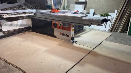 Аренда столов в цехе для сборки корпусной мебели