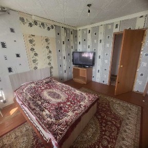 Продам 3 комнатную 4 микрорайон