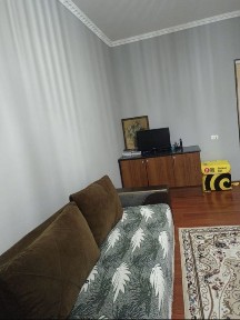 Сдам 2 комн на 2 эт 105 сер 21 мкр!