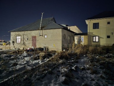 Үш бөлмелі үй жалға беріледі