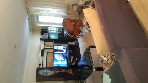 Продаст 3 ком. Квартиру с отдельным входом от подъезда на 1 зт.