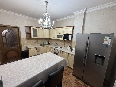 Долгосрочно сдается трехкомнатная квартира