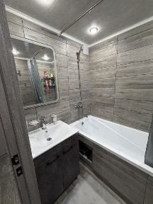 Продам улучшенную 5 комн квартиру