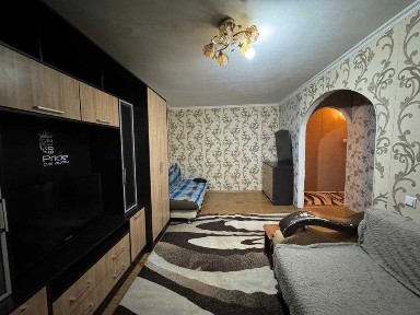 S Продам 1-ком по Абая за До-До пицца, 3/5 этаж, не угловая