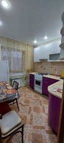 Сдам на длительный срок 1 комнатную квартиру за 100 тысяч+ком. услуги.