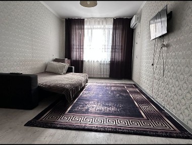 Сдаётся посуточно, по часам 1 ком. кв в 8 мкр.Wi-fi smart TV