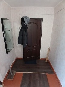 Продам квартиру в посёлке Шульбинск двух комнатная, второй этаж.