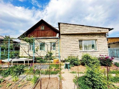 Продаётся уютный отдельно стоящий дом на 91А квартале.