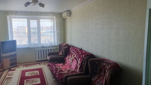 Продам 4х комнатную квартиру на 8м-не