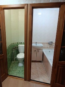 Продам в центре 2-комн. кв (парковая зона, рядом детсад, школы). Торг
