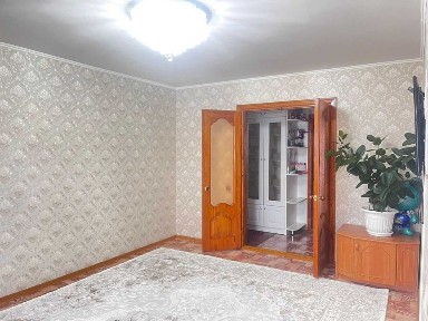 Продам 3 комнатную на 8 микрорайоне