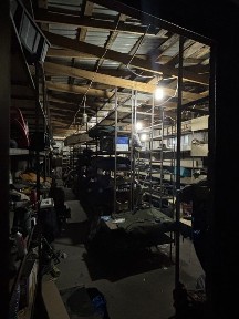 Складское помещение с полками