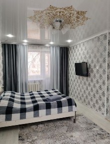 2-Часа 3000 тенге. 1комнатная в центре по Абая